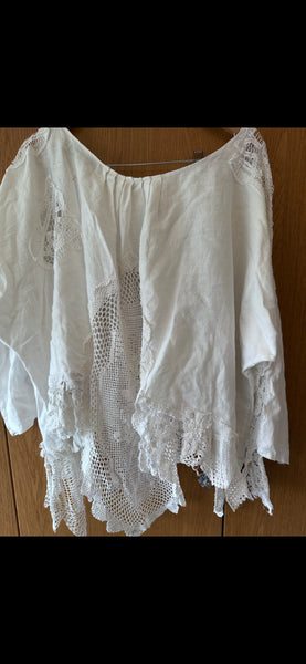 RitaNoTiara White linen artist calligraphy shirt