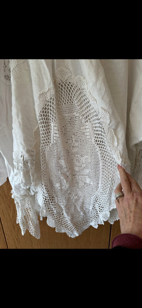 RitaNoTiara White linen artist calligraphy shirt